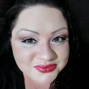 Meet your Posher, Loraine